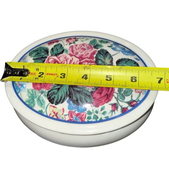 Vintage Limoges Porcelain - Oval Gilded Flower Decorated Lidded Trinket Box - Picture 7 of 9